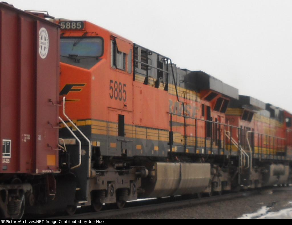 BNSF 5885